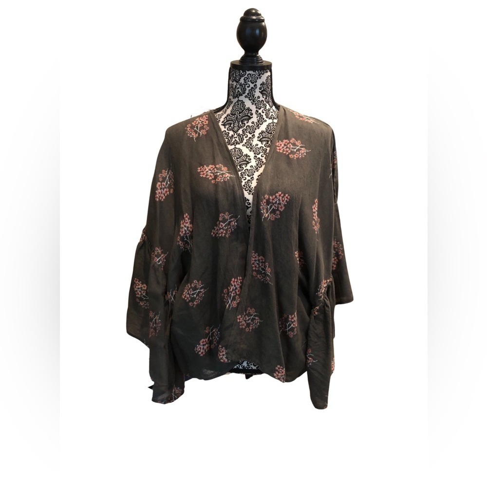 Universal Threads Kimono - Picture 1 of 4